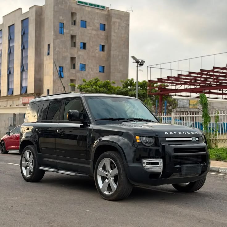 Land Rover Defender 2023
