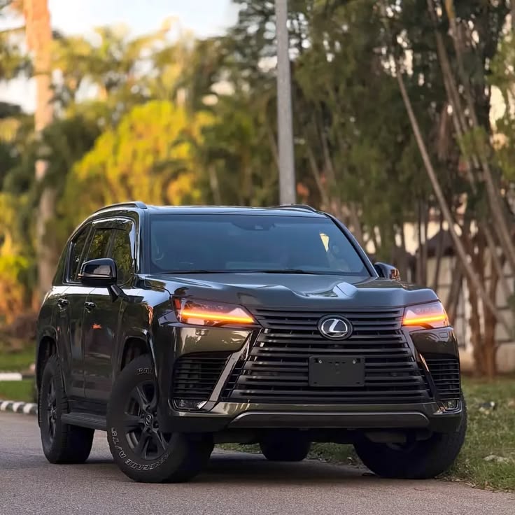 Lexus LX600 2025