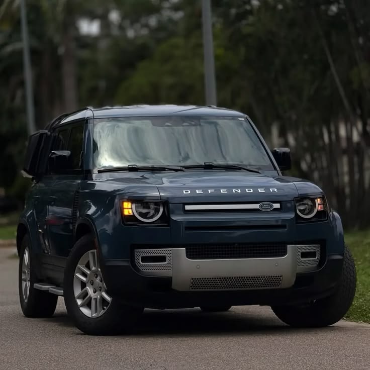 Land Rover Defender 2023